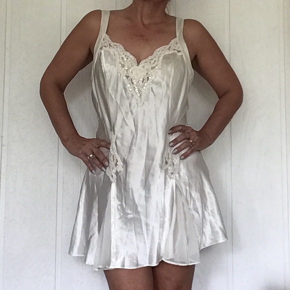VINTAGE VICTORIAS SECRET IVORY SATIN SLIP DRESS LARGE NWOT - Picture 2 of 16